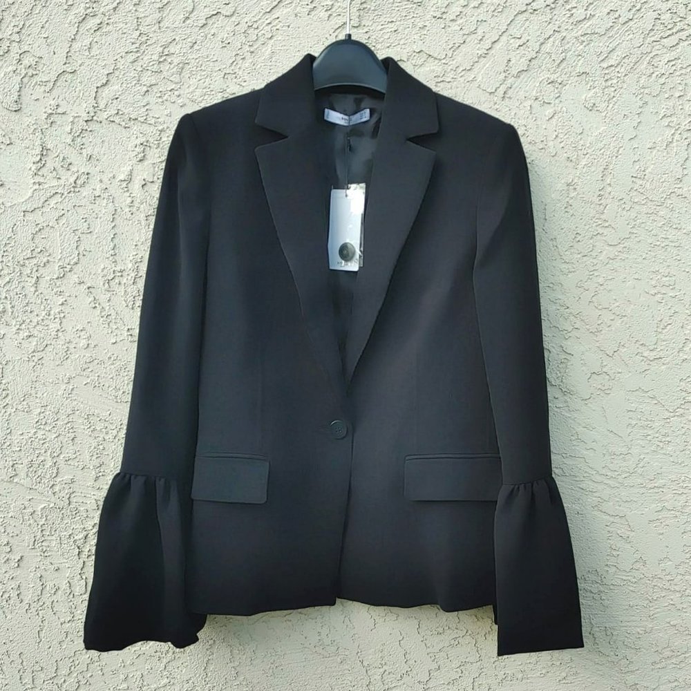 NWT Mango MNG  Ruffle Frilled Bell Sleeves Black Jacket. M